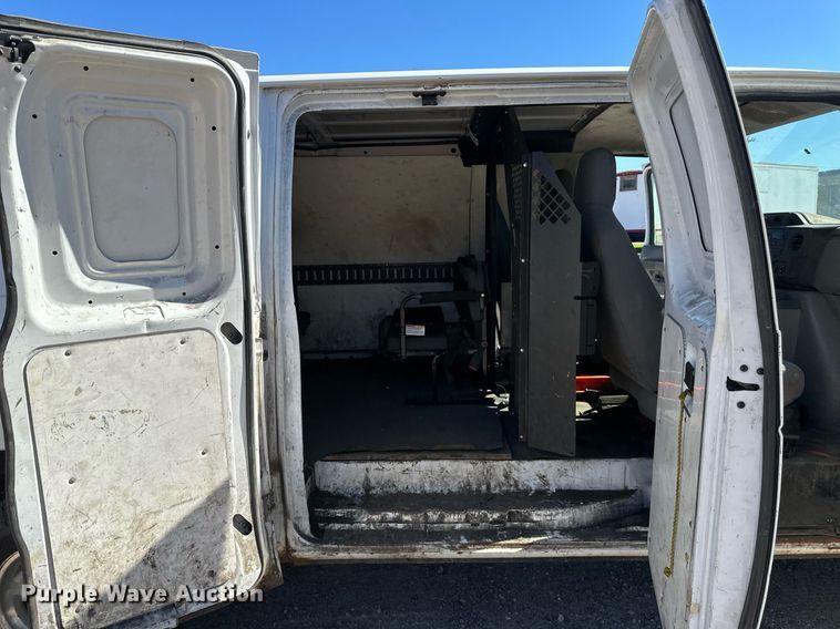 image for item DT6253 2011 Ford E350 Super Duty van
