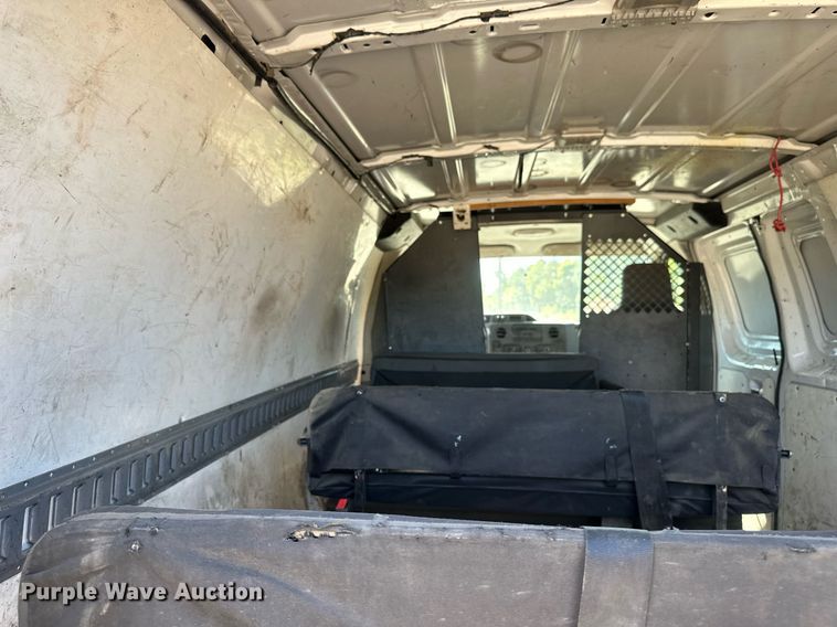 image for item DT6253 2011 Ford E350 Super Duty van