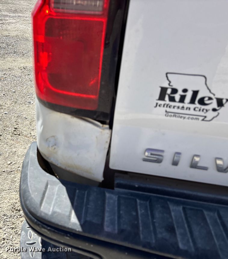 image for item DU1412 2015 Chevrolet Silverado 1500 pickup truck