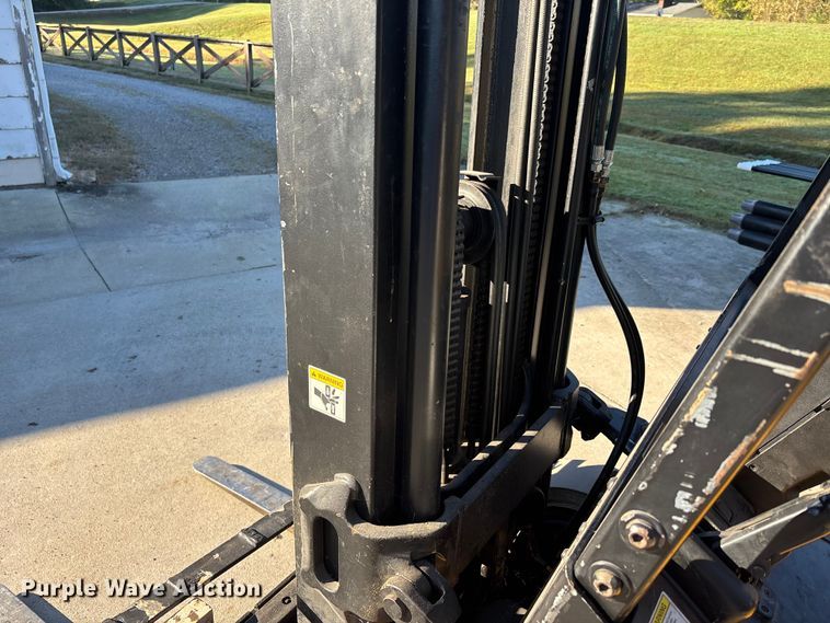 image for item DU1433 Yale GLC050RGNUAE084 forklift