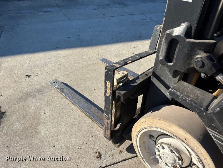 image for item DU1433 Yale GLC050RGNUAE084 forklift