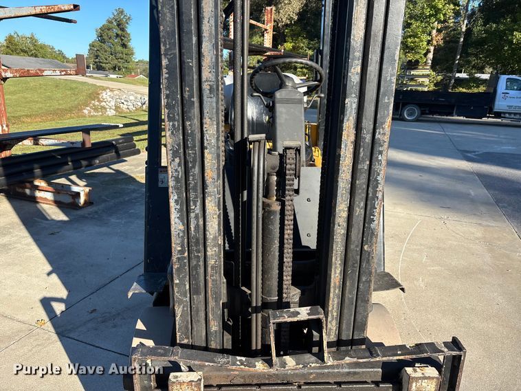 image for item DU1433 Yale GLC050RGNUAE084 forklift