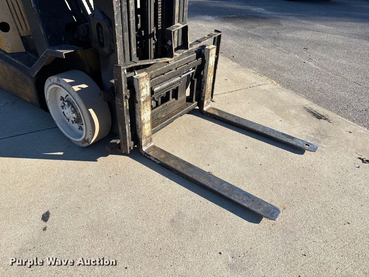 image for item DU1433 Yale GLC050RGNUAE084 forklift