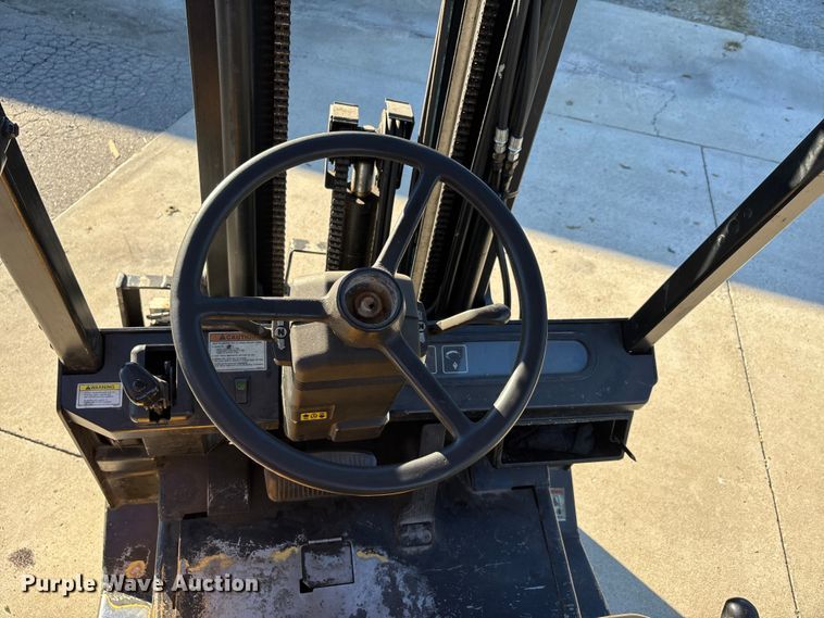 image for item DU1433 Yale GLC050RGNUAE084 forklift