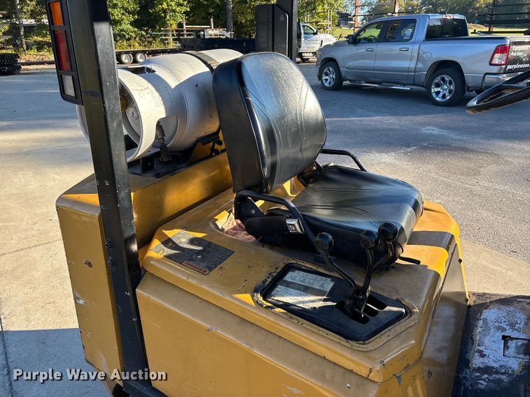 image for item DU1433 Yale GLC050RGNUAE084 forklift