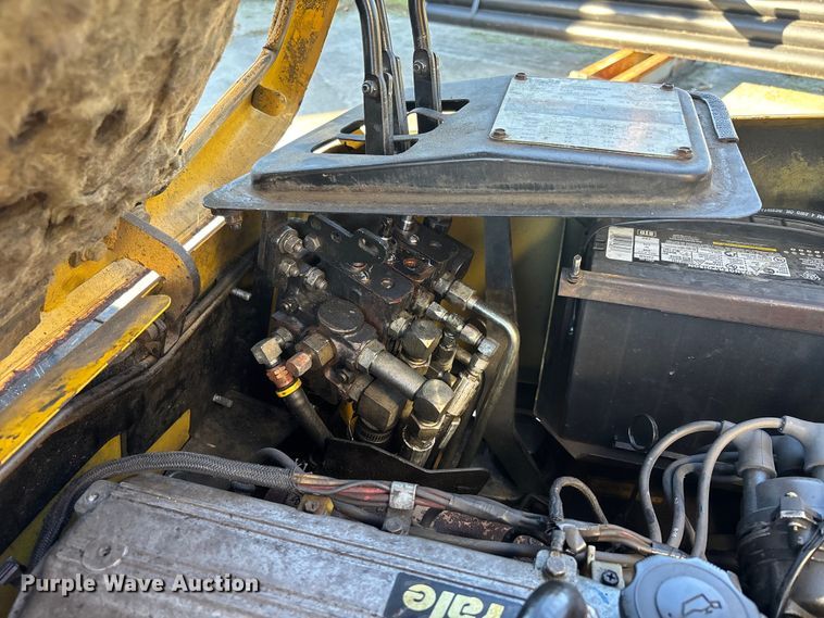 image for item DU1433 Yale GLC050RGNUAE084 forklift