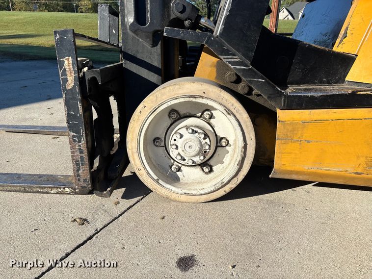 image for item DU1433 Yale GLC050RGNUAE084 forklift