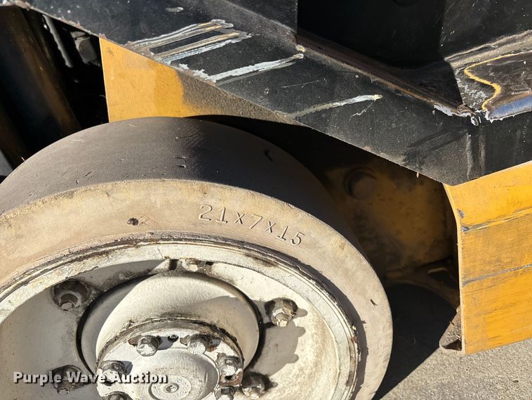 image for item DU1433 Yale GLC050RGNUAE084 forklift