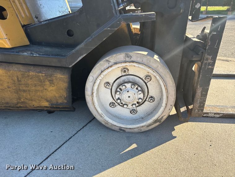 image for item DU1433 Yale GLC050RGNUAE084 forklift