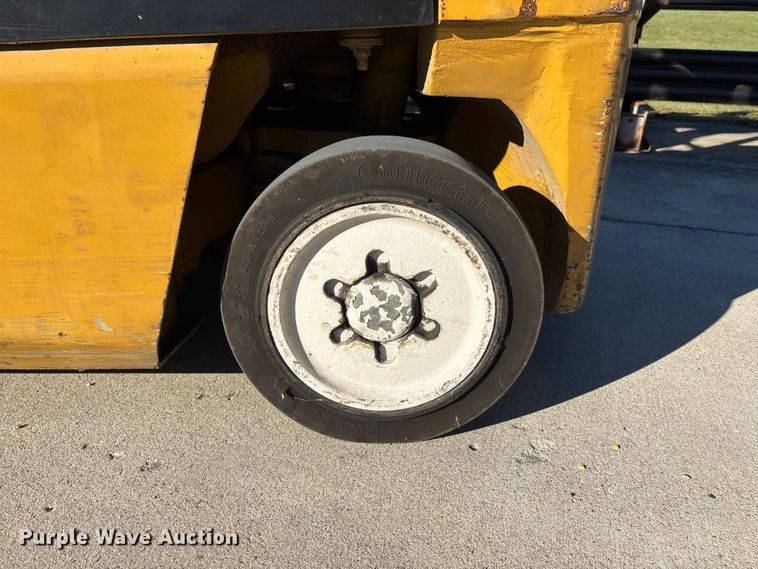 image for item DU1433 Yale GLC050RGNUAE084 forklift