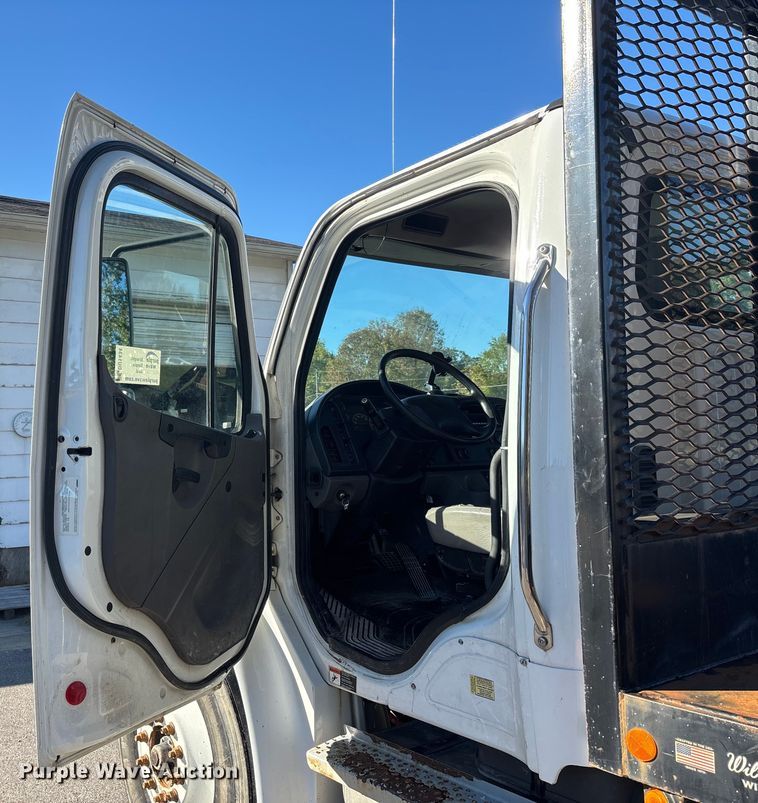 image for item DU1434 2019 Freightliner M2 flatbed truck