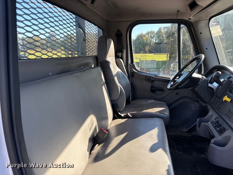 image for item DU1434 2019 Freightliner M2 flatbed truck