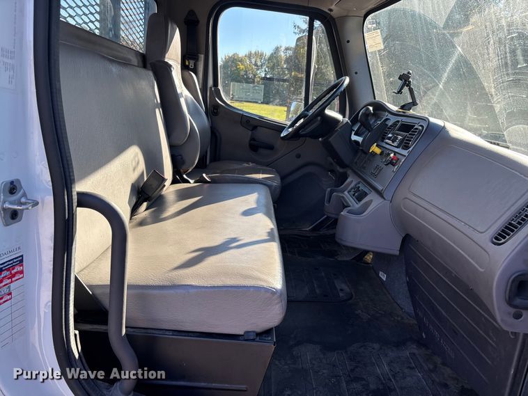 image for item DU1434 2019 Freightliner M2 flatbed truck