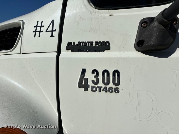 image for item DU1435 2007 International 4300 flatbed truck