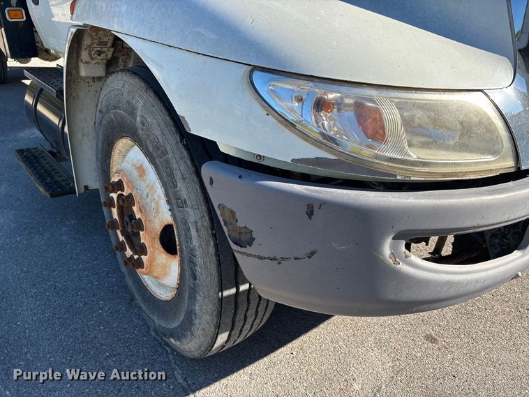 image for item DU1435 2007 International 4300 flatbed truck