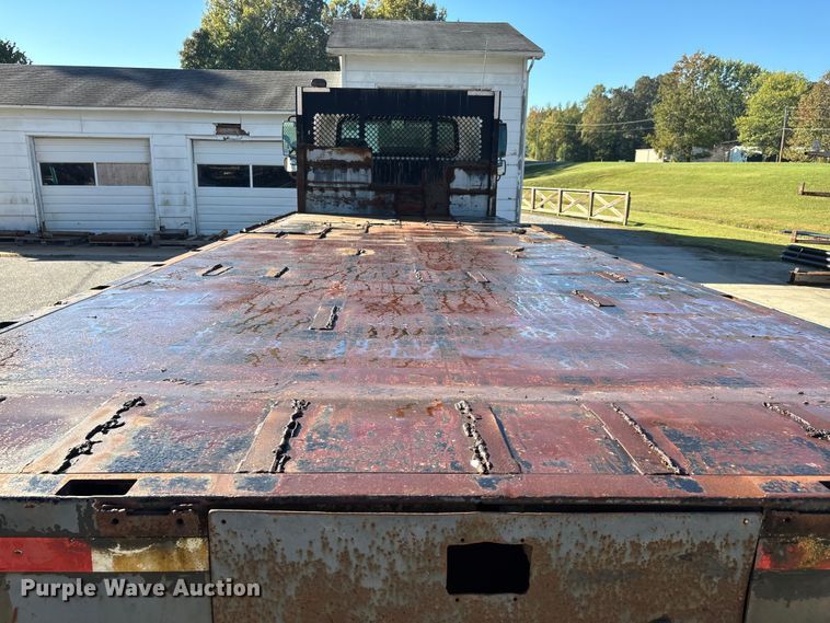 image for item DU1435 2007 International 4300 flatbed truck