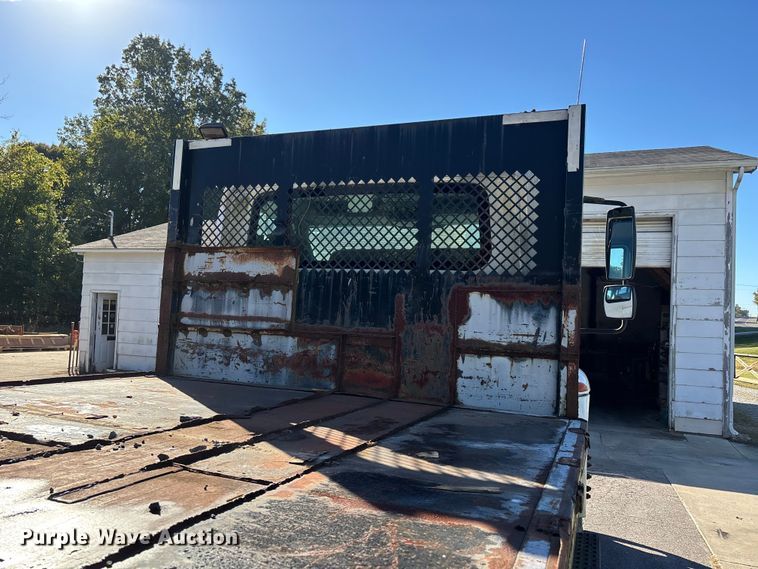 image for item DU1435 2007 International 4300 flatbed truck