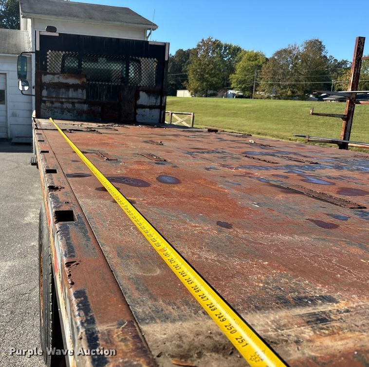 image for item DU1435 2007 International 4300 flatbed truck