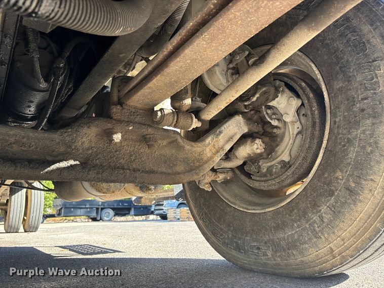 image for item DU1435 2007 International 4300 flatbed truck