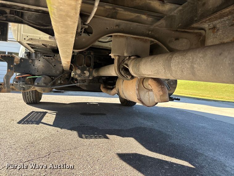 image for item DU1435 2007 International 4300 flatbed truck