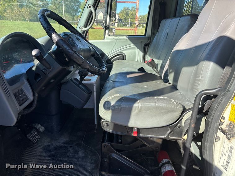 image for item DU1435 2007 International 4300 flatbed truck