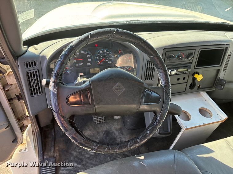 image for item DU1435 2007 International 4300 flatbed truck