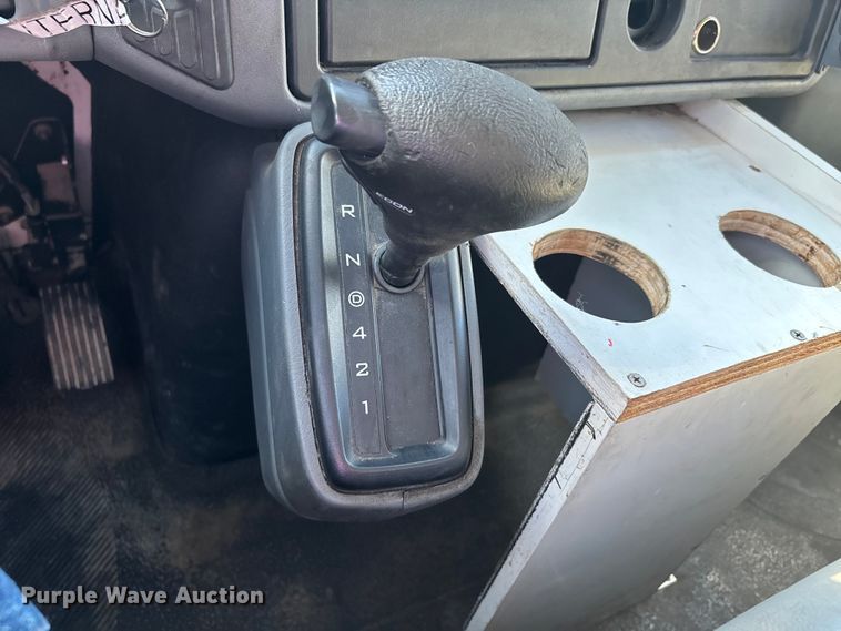 image for item DU1435 2007 International 4300 flatbed truck