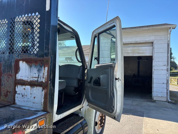 image for item DU1435 2007 International 4300 flatbed truck