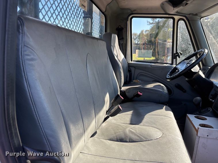 image for item DU1435 2007 International 4300 flatbed truck