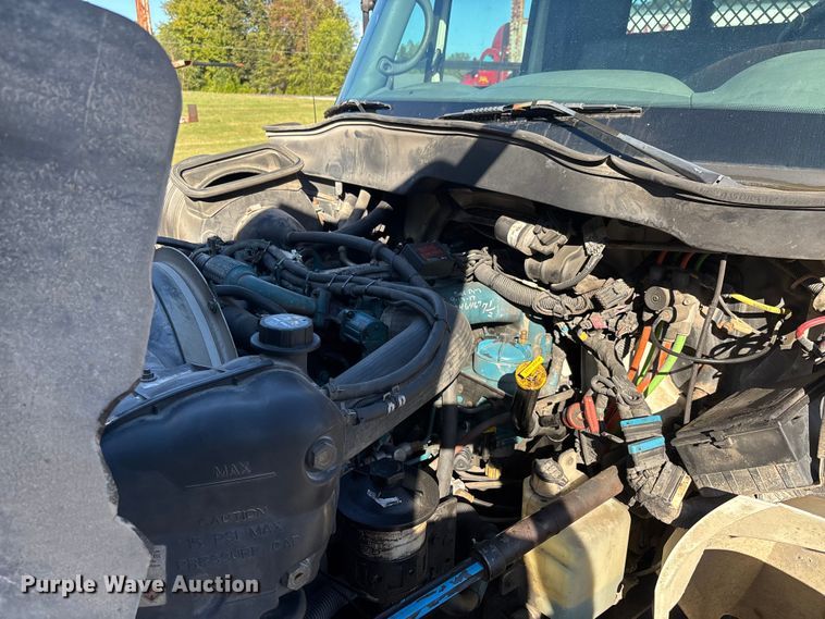 image for item DU1435 2007 International 4300 flatbed truck