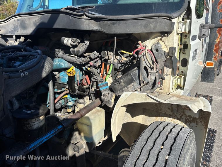 image for item DU1435 2007 International 4300 flatbed truck