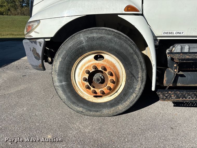 image for item DU1435 2007 International 4300 flatbed truck