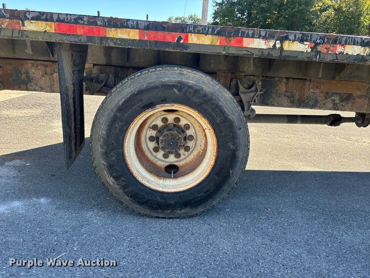 image for item DU1435 2007 International 4300 flatbed truck