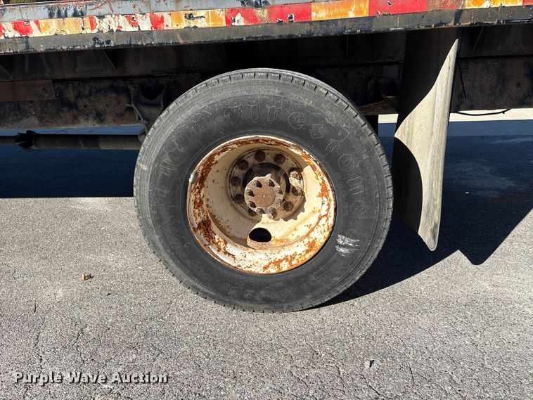 image for item DU1435 2007 International 4300 flatbed truck