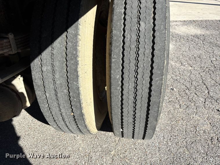 image for item DU1435 2007 International 4300 flatbed truck