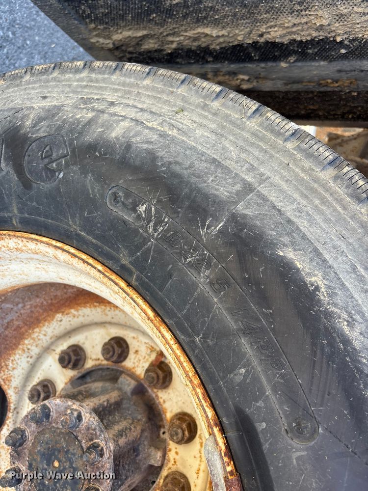 image for item DU1435 2007 International 4300 flatbed truck