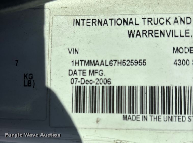 image for item DU1435 2007 International 4300 flatbed truck