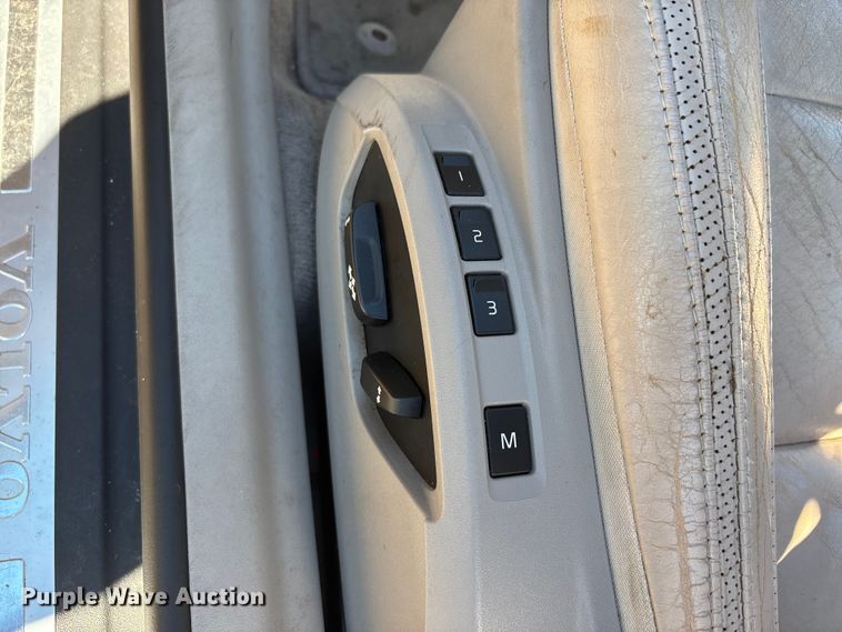 image for item DU1436 2011 Volvo C70 