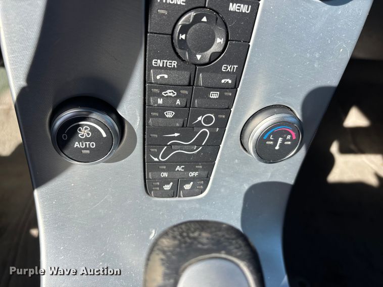 image for item DU1436 2011 Volvo C70 