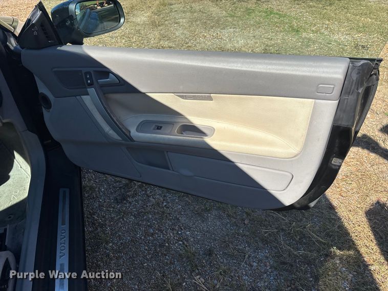 image for item DU1436 2011 Volvo C70 