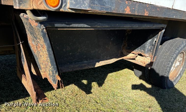 image for item DU1490 2009 Ford F350 Super Duty XL flatbed pickup truck