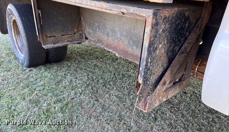 image for item DU1490 2009 Ford F350 Super Duty XL flatbed pickup truck