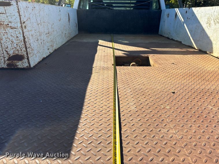 image for item DU1490 2009 Ford F350 Super Duty XL flatbed pickup truck