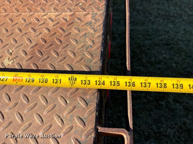 image for item DU1490 2009 Ford F350 Super Duty XL flatbed pickup truck