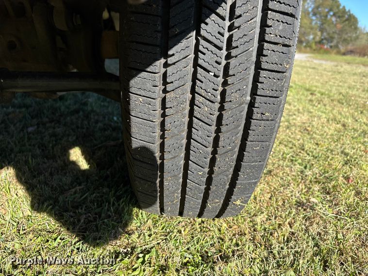 image for item DU1490 2009 Ford F350 Super Duty XL flatbed pickup truck