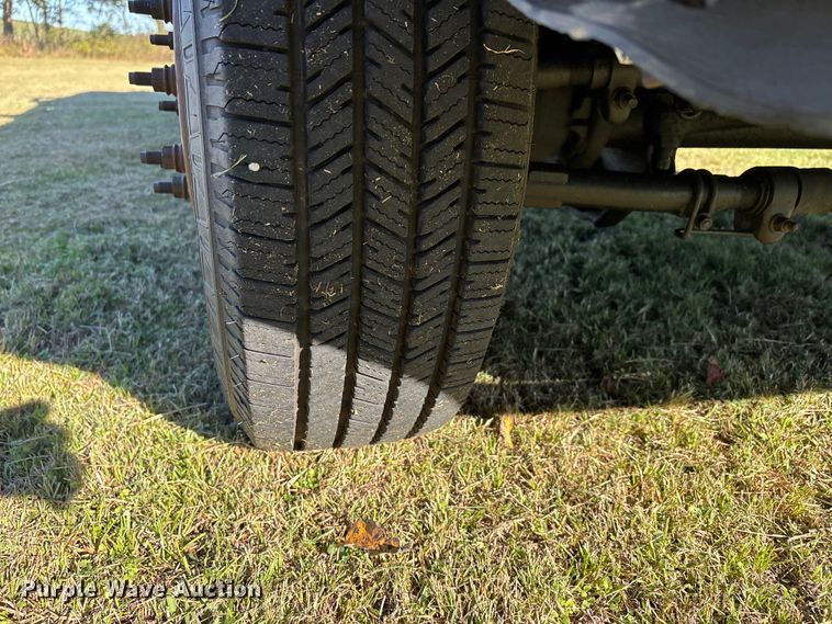 image for item DU1490 2009 Ford F350 Super Duty XL flatbed pickup truck