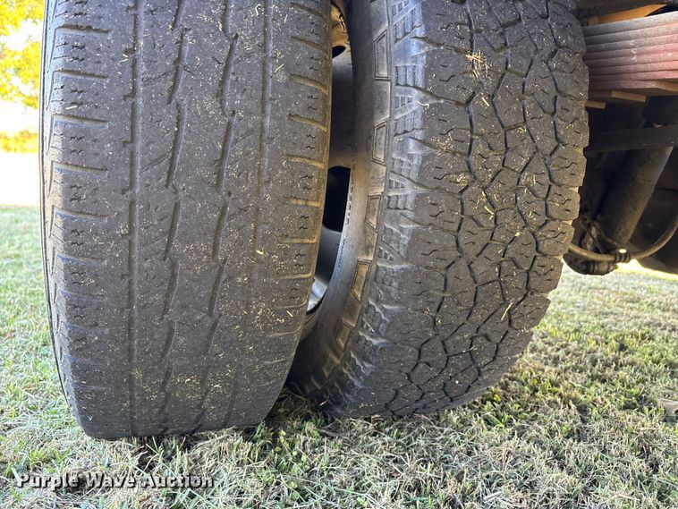 image for item DU1490 2009 Ford F350 Super Duty XL flatbed pickup truck