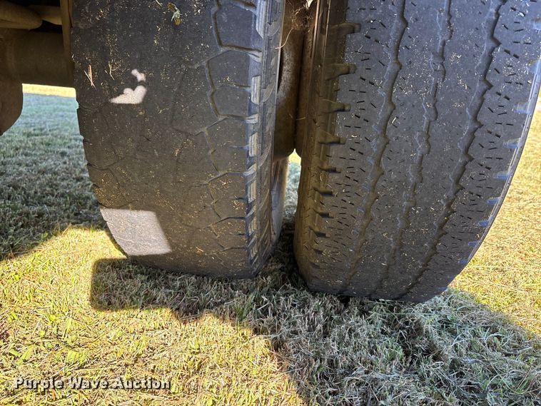 image for item DU1490 2009 Ford F350 Super Duty XL flatbed pickup truck