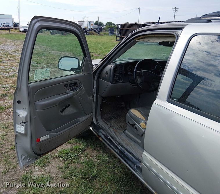 image for item DU3624 2005 Chevrolet Suburban 1500 SUV