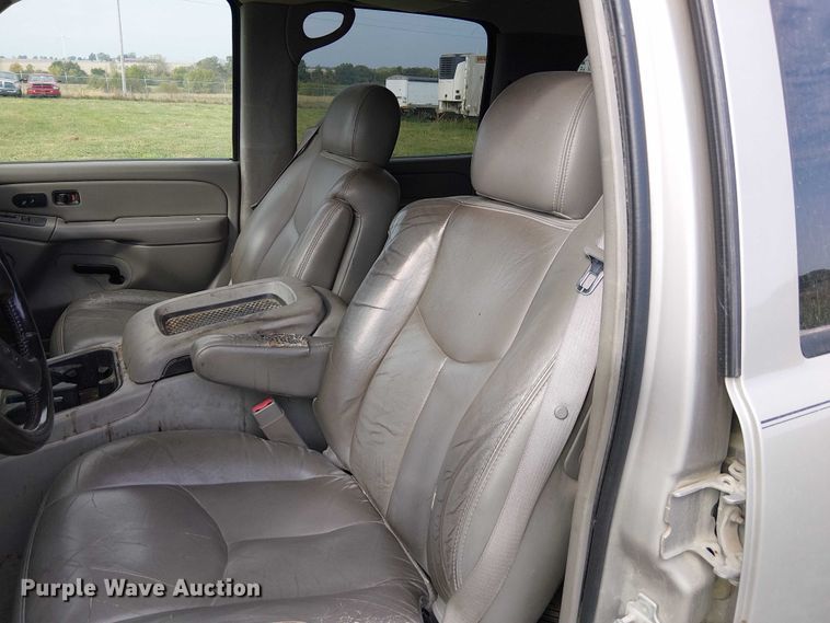 image for item DU3624 2005 Chevrolet Suburban 1500 SUV